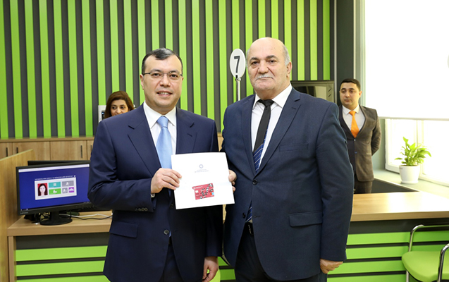 nazir-e-qaydada-pensiya-teyin-olunmus-5000-ci-pensiyaci-ile-gorusub